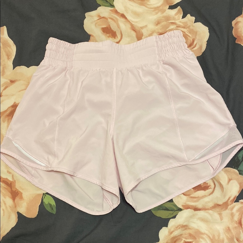 Lululemon Hotty Hot HR shorts 4’